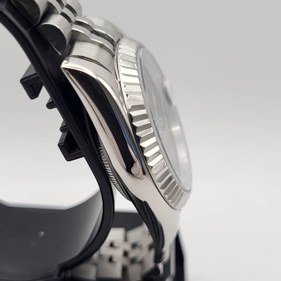 New Seiko Mod 39mm Automatic Watch - Picture 4 of 7